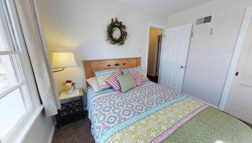 Wisteria Vine Cottage - Photo 2