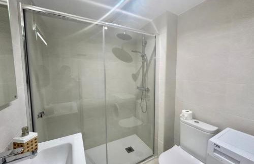 Marbella Beachside Apartment - 1 Min Walk to beach - Photo 14