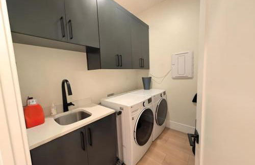 Modern Red Cliff Home with Private Pool - Foto 12