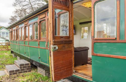 The Railway Carriage - Photo 3
