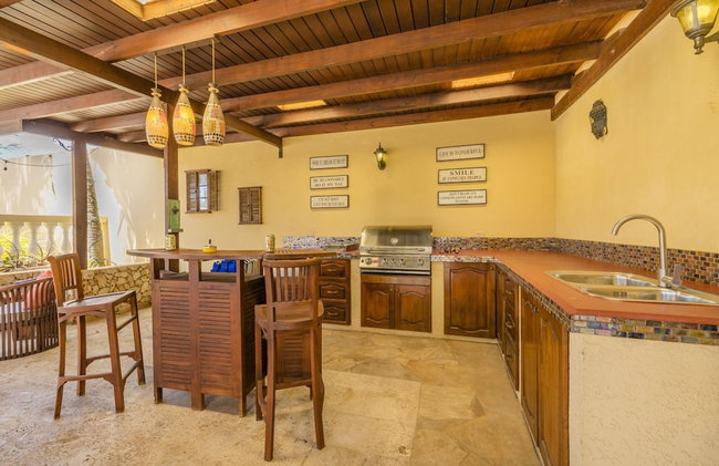 Island Escape Lrg Private Backyard Pool Patio - Photo 30