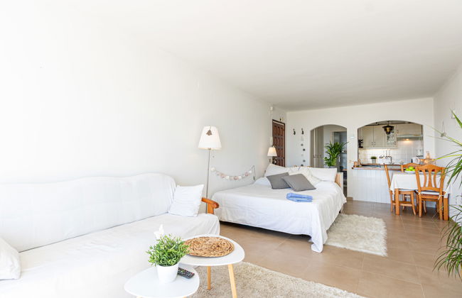 1 bedroom Apartment in Castelló d'Empúries with garden and terrace - Photo 4