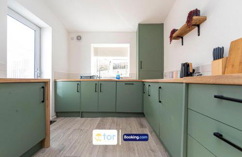 Explore Welsh Wonders, 3 Bedroom House By The One Retreats Short Lets & Serviced Accommodation Treharris - Foto 22