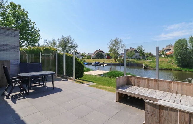 Holiday Home on the Water in Friesland - Foto 18