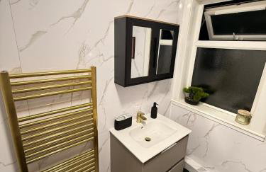 Royal 4 Bed House By City Centre - Foto 16