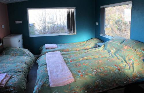 Redwood Lodge, Dee Valley Stays - cosy microlodge with detached private shower & WC - Photo 11