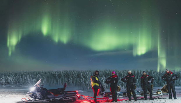 Paseo en trineo bajo la aurora boreal - Foto 3, Con las auroras boreales de fondo
