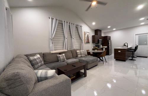 Newly build 1 bedroom 2 bathrooms condo - Foto 1