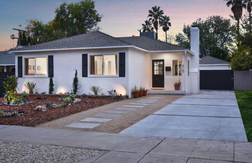 Beautiful 3 Bed Home with a Large Back Yard Outdoor Space - Foto 1