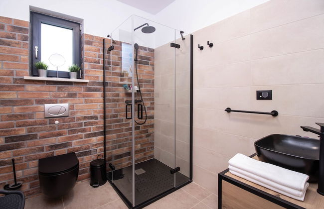 Villa PORTUM - Where Serenity & Comfort meet, Luxurious Woodland Retreat with Private Heated Pool & Amenities - Foto 20