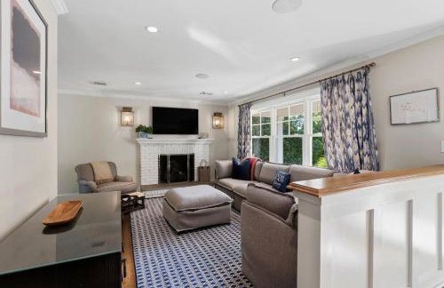 Steve's Place: Heated Pool, 3BR Southold Home, Beach - Foto 2