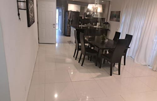 Amazing 3 bedrooms with 3 bedroom apt in the center of Beverly Hills - Foto 19