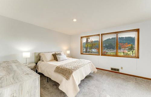 Serene La Conner Retreat with Fireplace and Deck! - Foto 20