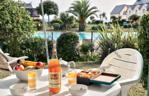 LocaLise - A05 - Plain-pied avec petite vue mer donnant sur la piscine et le jardin - Grande salle de bain - Wifi inclus - draps inclus - animaux bienvenus - parking gratuit - Foto 2