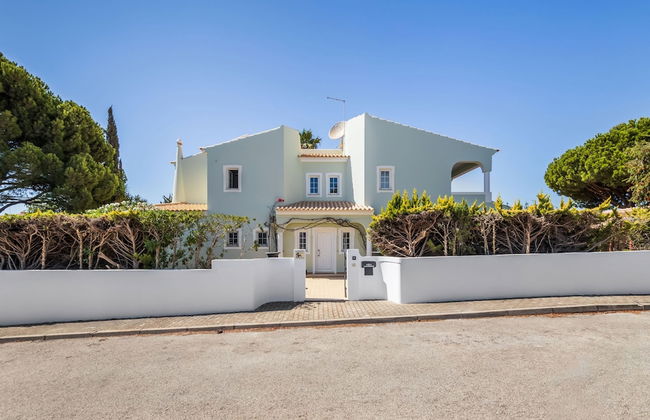 Villa Amendoeira in Olhos de gua - Foto 7