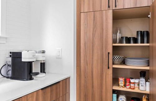 Modern Amenities Downtown - Raleigh Craftsman - Foto 14