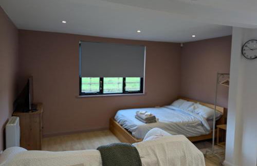 Studio Apartment - Iver Heath - Photo 1