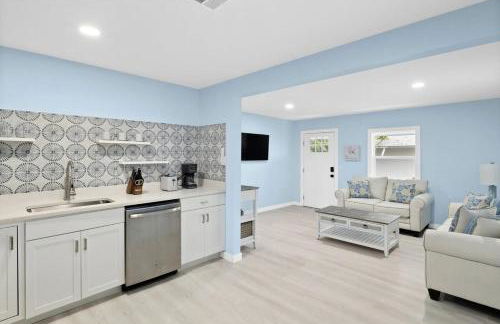 Stunning River District Residence near Beaches - Foto 7