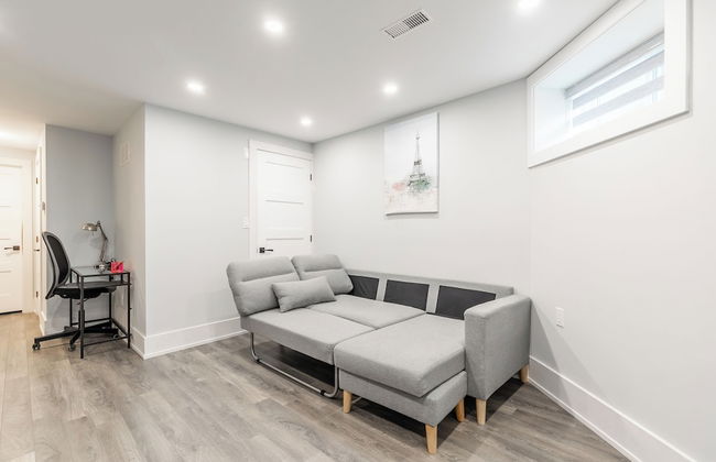 GLOBALSTAY Modern Basement In DT Toronto - Photo 12