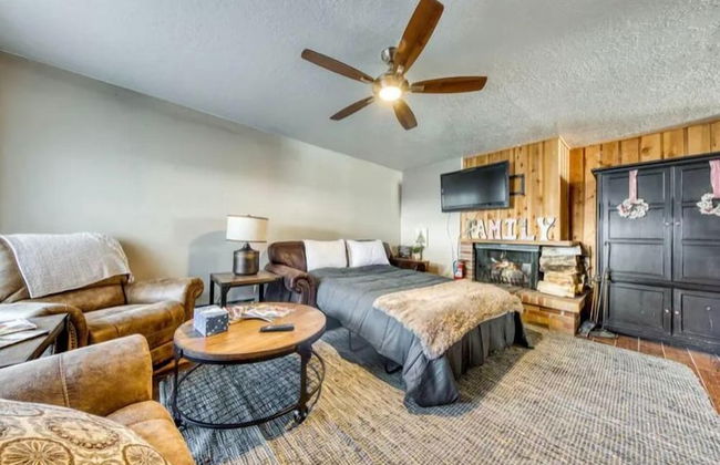 Spacious 2BR, 2BA for 6- Kristi - Photo 3