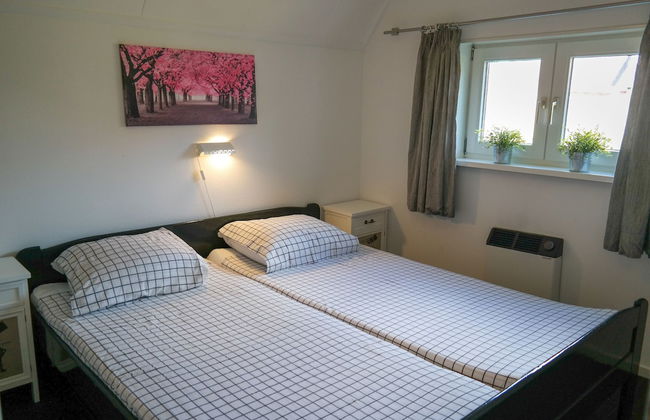 Modern Holiday Home at a Typical Dutch Canal, Close to the Lauwersmeer - Photo 2