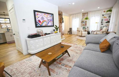 Renovated home seconds from town - Foto 28