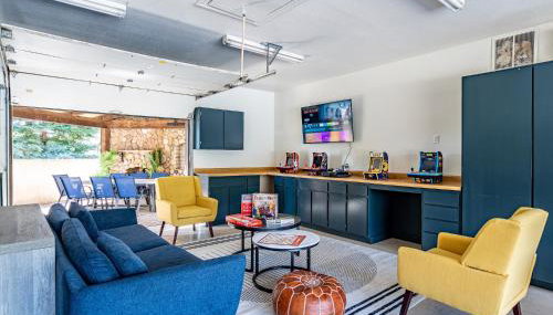 Secluded Mtn Top Family Haven w/Views Spa & Arcade - Foto 5