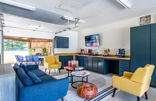 Secluded Mtn Top Family Haven w/Views Spa & Arcade - Photo 5