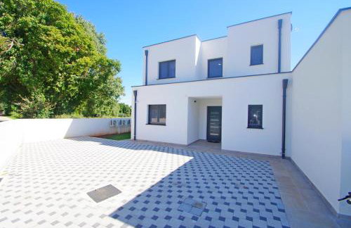 Villa with private pool in village Šišan - Foto 26