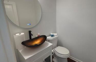 Luxury Lakefront 4BR - Corporate & Extended Stay Friendly - Foto 52