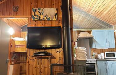 Belle 2 bedroom log cabin with hot tub, forest and loch - Foto 48