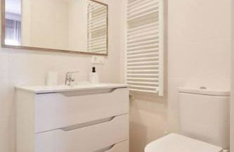 Amplio alojamiento centro barrio del Oeste - Photo 13