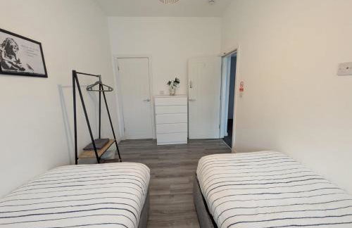 6 bedroom 6 Ensuite 1 min to M6 Jct 9 15 min to Bham - Foto 20