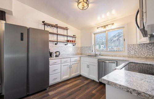 Historic Boho Brothel Lake Retreat Fast Wifi - Foto 12