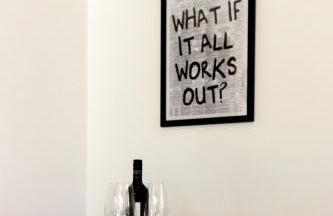 Central Gem: Cosy 2BR with Private Balcony - Foto 35