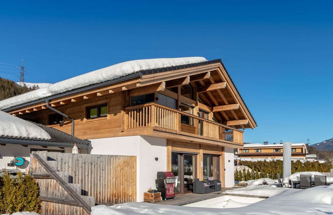 Chalet in Neukirchen by Wildkogel Ski Slopes - Photo 1