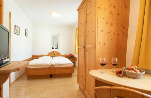 Kreuzwegerhof Nals - Historic Nature Stay with Pool near Meran & Bozen - Photo 13