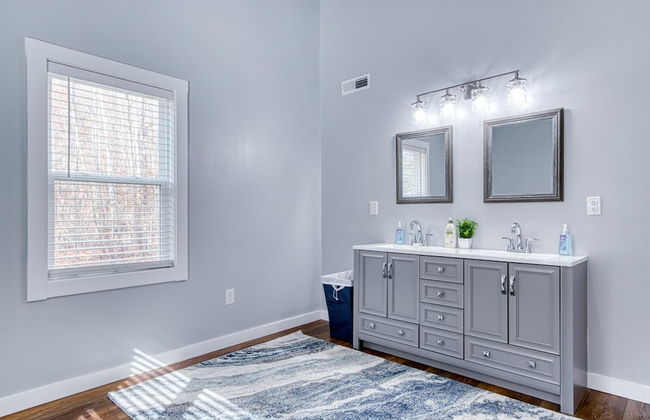 4BR Lodge on Wolf Creek – Fishing, Hiking, New River Fun & Hokie Weekends - Foto 29