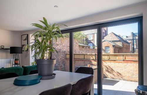 Luxury 4BDR House By Torr Property Group Short Lets & Serviced Accommodation With Free Gated Secure Parking & Private Patio Garden Liverpool - Foto 10