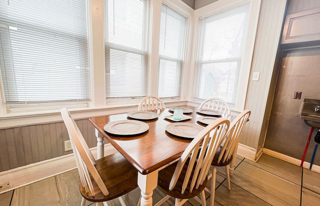 THE 1023 With Private Yard & Parking, Near Falls & Casino by Niagara Hospitality - Photo 24