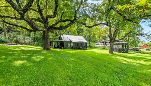 New River Views & Access - Hot Tub, Gazebo, Fire Pit, Next to Riverside Canoeing! - Foto 1