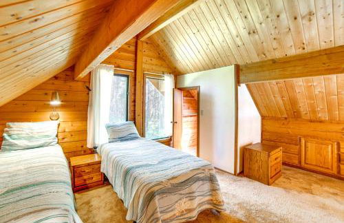 Hot Tub, 1 Mi to Beach 12-Acre Fort Bragg Cabin! - Foto 17