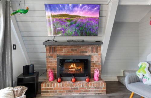 Pet Friendly A Frame w/ Private Dock & Great Lake Views - Foto 6