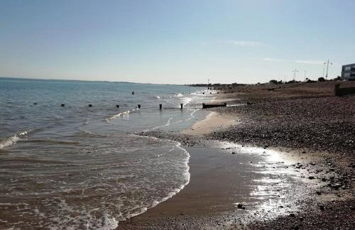 1 Bed Bognor Apartment 300 yrds from beach - Photo 8