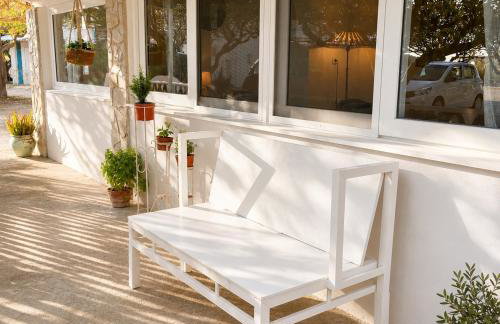 The simple two-bedroom house at Klima Beach - Photo 12