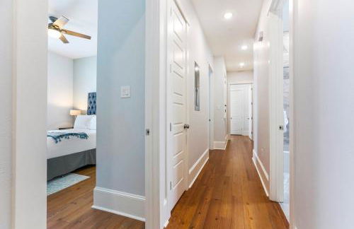 Hosteeva Brand New Condo with a Pool Steps to St Charles Ave - Foto 58