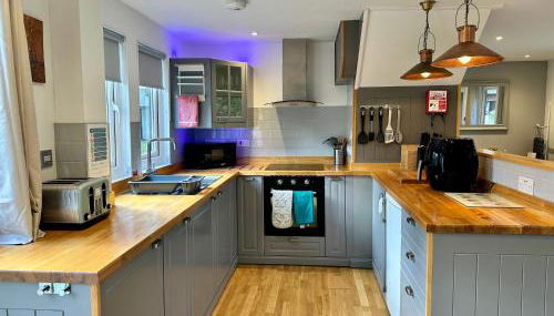 Luxury Modern Costal Escape & Pool - Foto 3