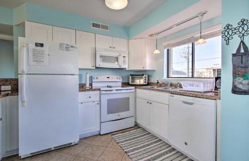 Walk to Shore! Ocean-View Condo in Carolina Beach - Foto 9