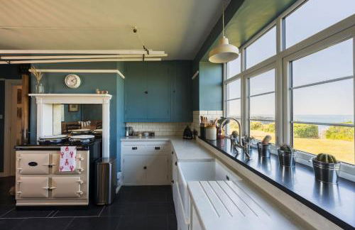 Cliff Top - Panoramic Sea Views with Spa & Hot Tub - Photo 54