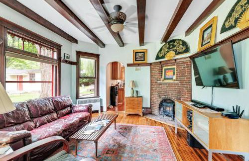 Mountain View Victorian with Convenient Location and Lots of Space tp Play farmhouse - Foto 13